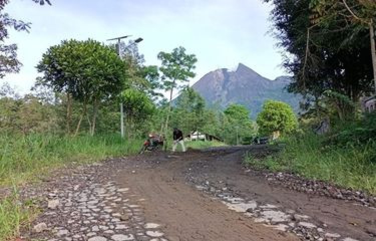 Gunung Merapi Keluarkan Lava Pijar 11 Kali dalam 6 Jam, Siaga!