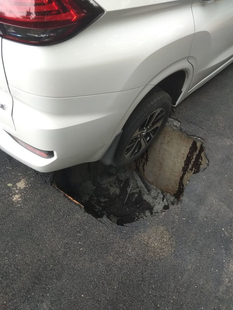 Halo Pak Anies! Kok Bisa Sumur Resapan di Lebak Bulus Jebol, Mobil Pun Masuk ke Lobang