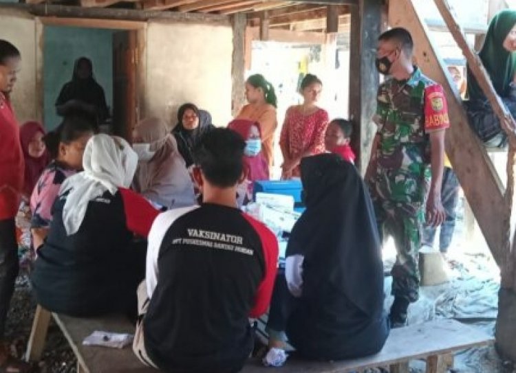 Babinsa dan Nakes Rantau Pandan, Bungo-Jambi Gelar Serbuan Vaksinasi di Desa Rantau Duku
