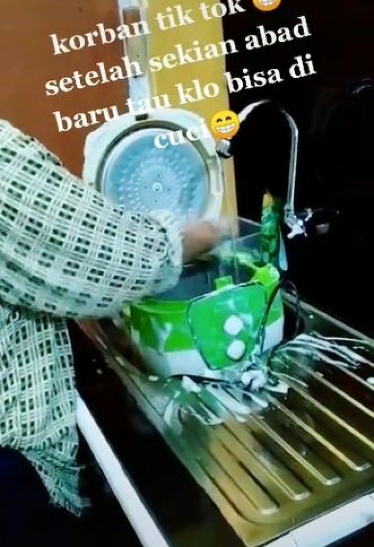 Koplak! Emak-emak Ini Korban TikTok, Coba Cuci Alat Penanak Nasi, Netizen: Pengen Praktik tapi Takut Nyesel Seumur Hidup
