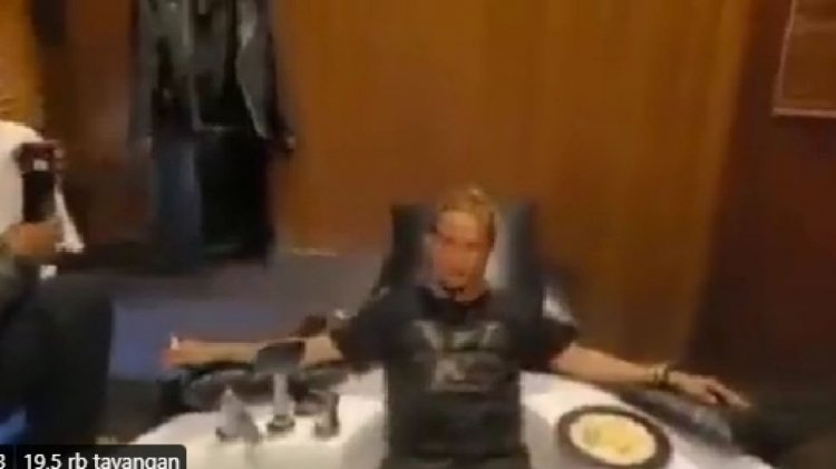 Denny Siregar Posting Video Habib Bahar Smith Berendam di Jacuzzi, Pengacara: Kenapa Dia Ulama, Emang Enggak Boleh?