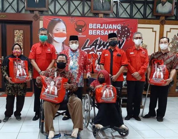 Wajib!! Anggota F-PDIP DPR Bagi-bagi Sembako dengan Tas Gambar Puan Maharani