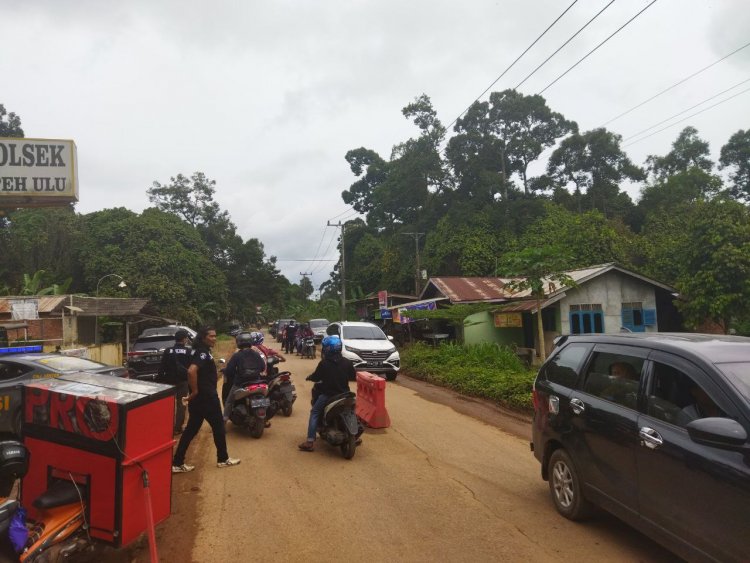 Seluruh Pengendara Distop di Depan Polsek Kumpeh Ulu, Ada Apa?