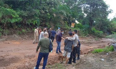 Akibat Jalan Dirusak Angkutan Batu Bara, Warga di Muarojambi Ini Blokir Akses Jalan