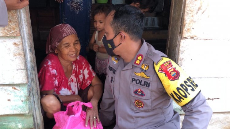 Masih Banjir, Kapolres Bungo Bagikan Sembako 3,5 Ton dari Kapolda Jambi