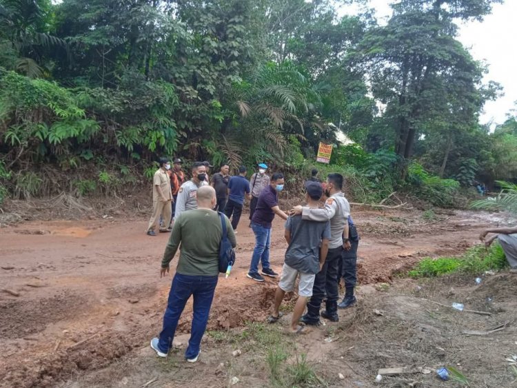 Akibat Jalan Dirusak Angkutan Batu Bara, Warga di Muarojambi Ini Blokir Akses Jalan
