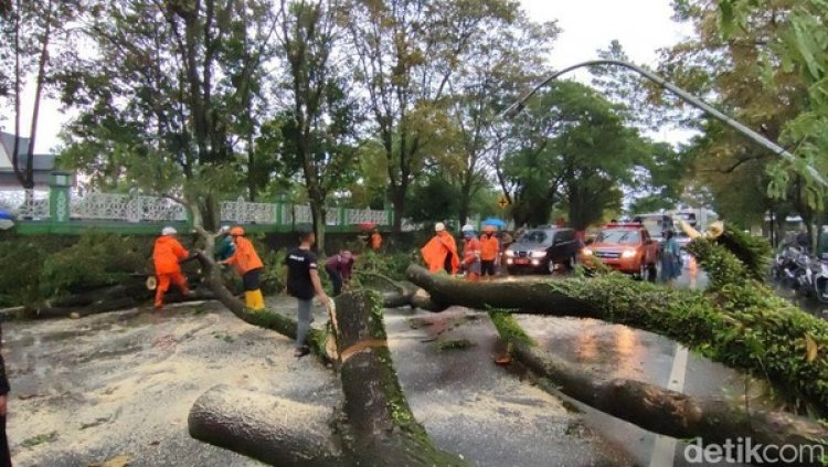 Begini Penampakan Ciamis Usai Diterjang Hujan Deras & Angin Kencang