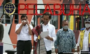 Viral! Luhut Terima Telepon Dikala Jokowi Sambutan, Begini Kata Stafsus Ini