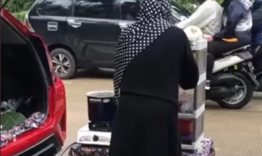 Viral! Emak-emak Dagang Nasi Kuning Pakai Mobil Keren, Ternyata Bikin Terharu
