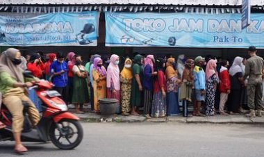 Inilah Negeriku Kaya Kebun Sawit, Rakyat Berebut Minyak Goreng