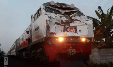 Bus Wisawatan Tertabrak KA, 4 Orang Tewas, Lokomotif Ringsek