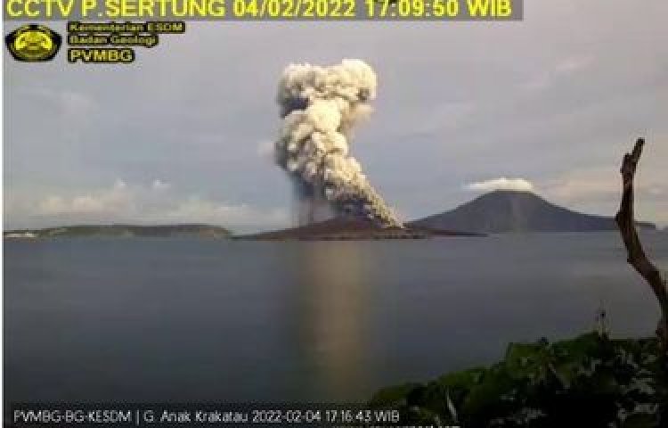 Gunung Anak Krakatau Erupsi Lagi, PVMGBG: Wisatawan tidak Diperbolehkan Mendekati Kawah