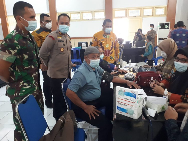 Bupati Bungo Tinjau Vaksinasi Booster ASN