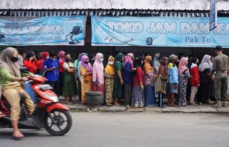 Inilah Negeriku Kaya Kebun Sawit, Rakyat Berebut Minyak Goreng