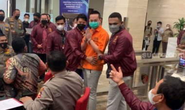 Indra Kenz Disindir Wartawan Saat Dihadirkan Polisi, Netizen: Wow Sudah Pakai Seragam Endorsean Nih #Murah Banget