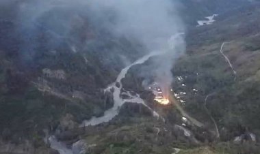 Keji! KKB Bakar Sekolah dan Aniaya Guru di Hitadipa