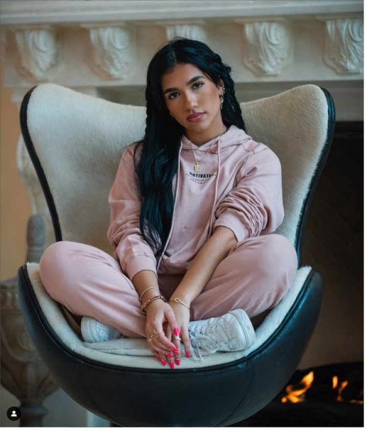 Duh! Influencer Cantik Ini Meski Viral, Namun Ketahuan Bohong Foto di Jet Pribadi