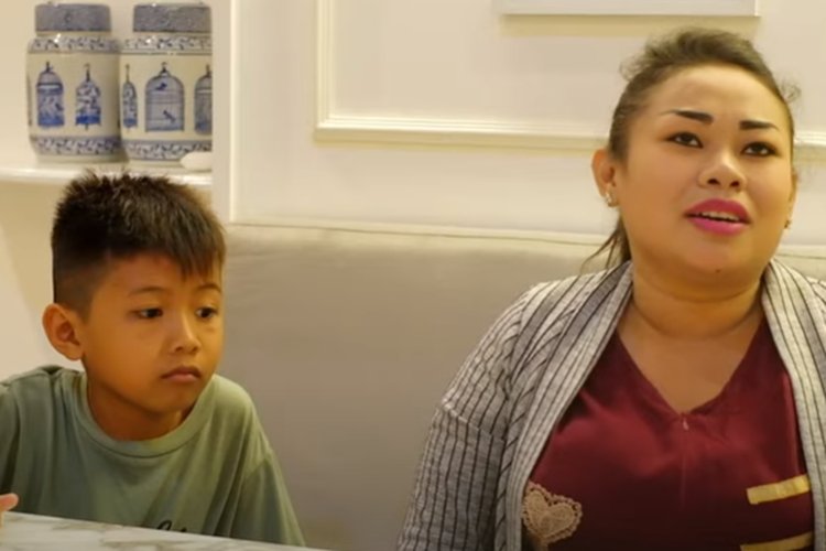 Berkali-kali Viral, Gaya Endorse Tante Lala Hingga Ajarkan Anak Pancasila