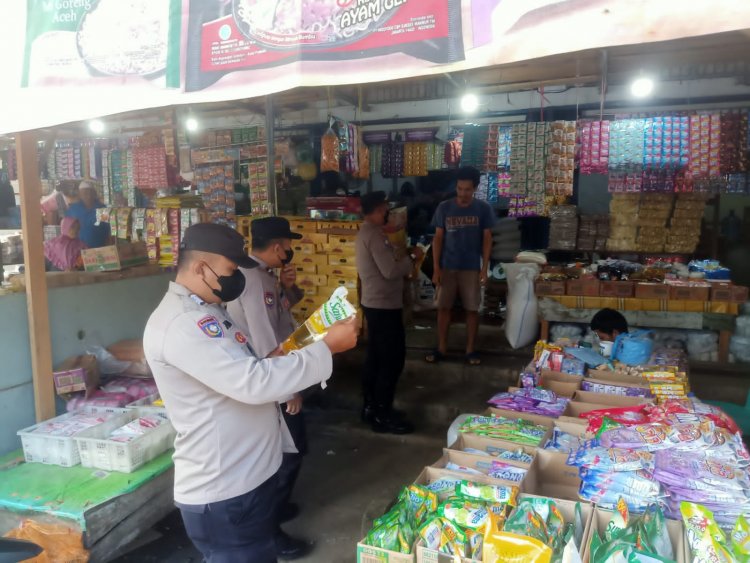 Stok Minyak Banyak di Pasar, Emak-emak: Ngapo dak Kemarin Waktu Hargo Murah
