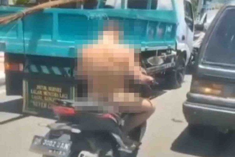 Viral! Polisi Ini Santai Bermotor dalam kondisi Bugil