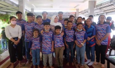 Bupati Masnah Lepas 17 Atlet Ikuti Kejurprov PBSI