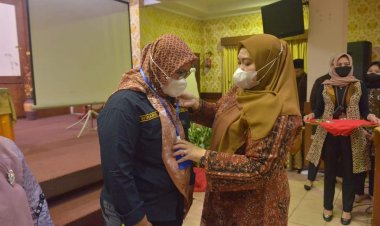 Bupati Masnah Buka Acara Pelatihan BPD dan TP-PKK se-Kecamatan Kumpeh