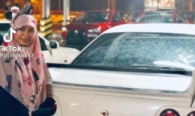 Viral! Ustazah Pro Kemudikan Mobil JDM R33