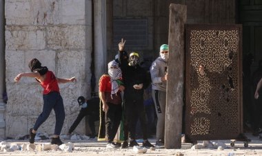 Biadab! Masjid Al-Aqsa Diserang Tentara Israel, Bentrok Polisi Israel vs Warga Palestina Terjadi