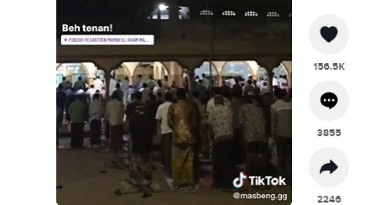 Viral! Sholat Tarawih Super Ekspres, Bagaimana Hukumnya