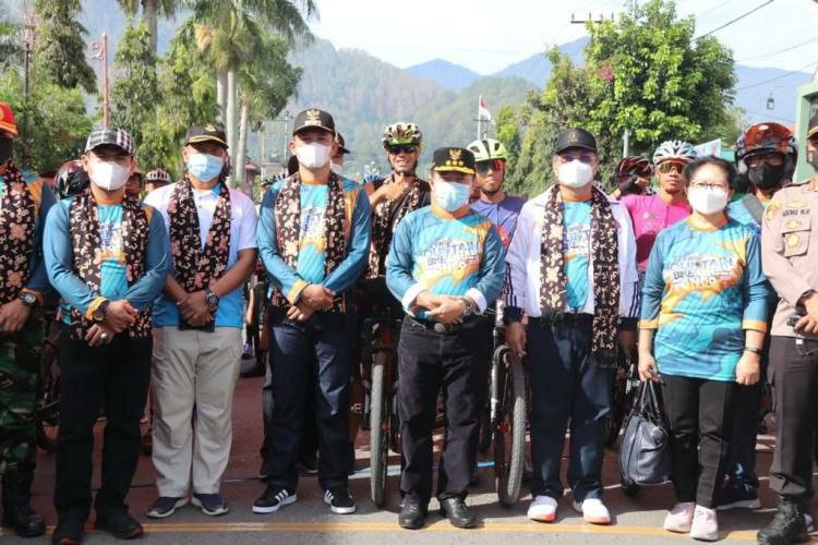 Al Haris Resmikan Event Kerintji Mountain Bike Grand Fondo di Sungai Penuh