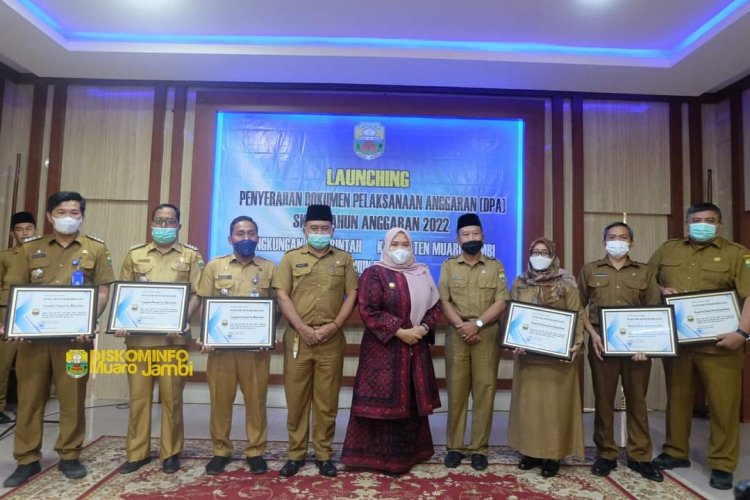 Bupati Masnah Serahkan DPA 2022 pada Masing-masing SKPD