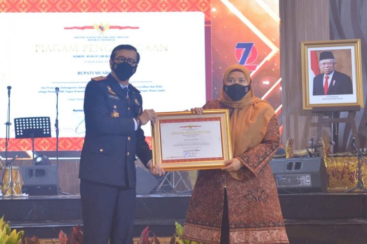 Bupati Masnah Dapat Penghargaan dari Kementerian Hukum dan HAM