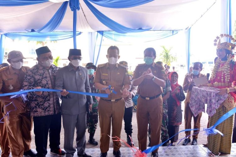 Wabup BBS Resmikan Kantor Desa Terpadu di Desa Suka Makmur