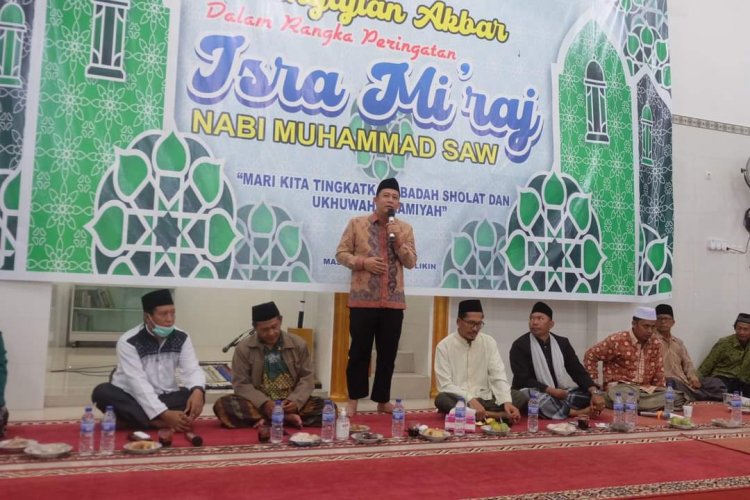 Wabup BBS Hadiri Acara Isra Mikraj di Masjid Roudlotussalikin Desa Mekar Sari Makmur