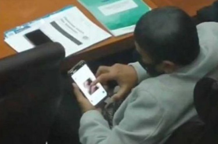 Gegara Nonton Video Bokep, Anggota DPR Ini Menangis Klarifikasi ke Fraksi, Sekretaris PDIP Sebut Diduga Ada Jebakan