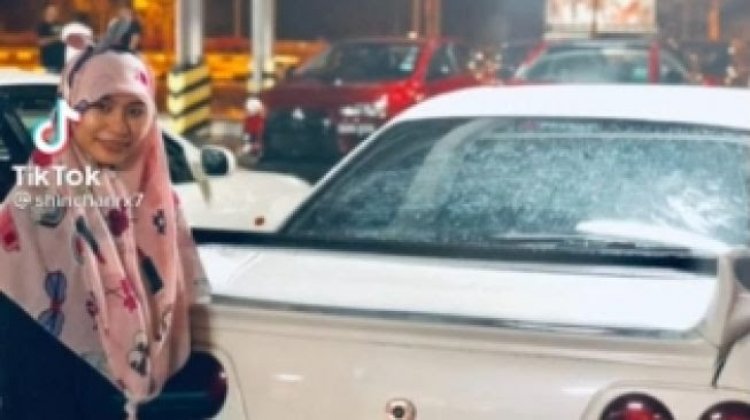 Viral! Ustazah Pro Kemudikan Mobil JDM R33