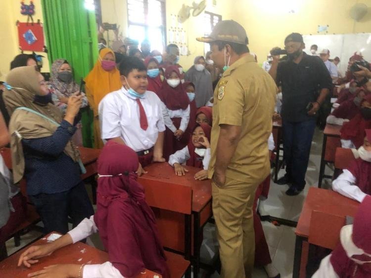 Bupati Romi: Capaian Vaksin Baromoeter Kinerja Camat dan Kepsek