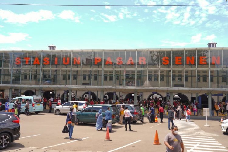Catat Ini, Stasiun Pasar Senen Operasionalkan 28 Kereta saat H-4 Lebaran