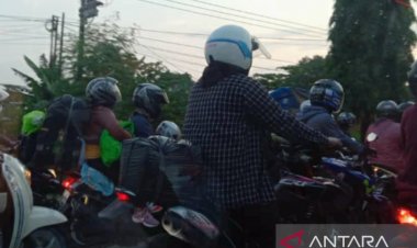 Arus Balik Mudik di Jalan Arteri Karawang Macet Parah Hingga Minggu Malam