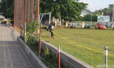 Pria Misterius Diduga Bawa Bom Sempat Diikat Tiang Gawang Sepakbola
