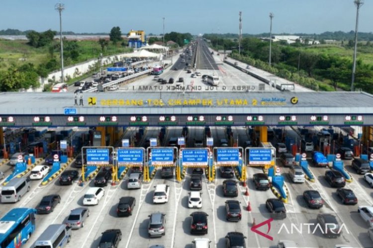 Catat! Petugas Lakukan "One Way" dan "Contra flow" di Tol Jakarta-Cikampek