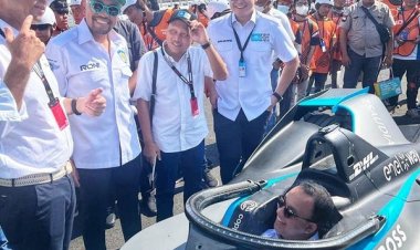 Pantau Persiapan Sirkuit di Ancol Anies Coba Mobil Formula E, Ada yang Panas Nih!