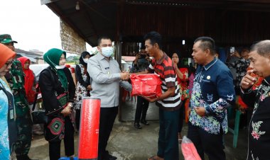 Salurkan Bantuan Korban Kebakaran, Bupati Bungo Mashuri: Sebagai Bentuk Empati Pemkab Bungo