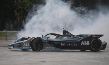 Zita PAN Borong Tiket Formula E, Gilbert PDIP Meradang: Tiket Habis karena Ada Intervensi Politik....