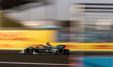 Selamat! Mitch Evans Juara Formula E Jakarta 2022, Jean-Eric Vergne Puas Posisi Kedua