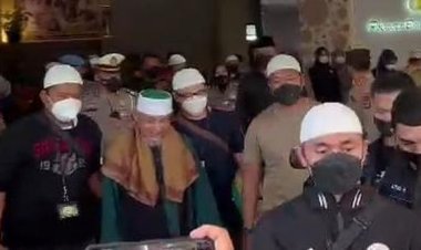 Bersorban, Ini Dia Wajah Pimpinan Khilafatul Muslimin Abdul Qadir Baraja Usai Ditangkap Polisi di Lampung