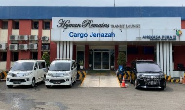 Jenazah Putra Ridwan Kamil Tiba di Indonesia, Keluarga Menyambut di Kargo