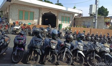 Viral! Masjid Al Ikhlas Jakarta Barat Dinarasikan Jadi Arena Parkir Motor, Begini Kata DKM