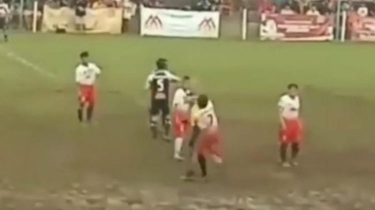 Viral! Anggota DPRD Tangsel Tinju Wasit Pertandingan Sepak Bola