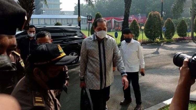 Tenteng Tas Hitam, Mantan Mendag Lutfi Diperiksa Kejagung soal Perkara Minyak Goreng